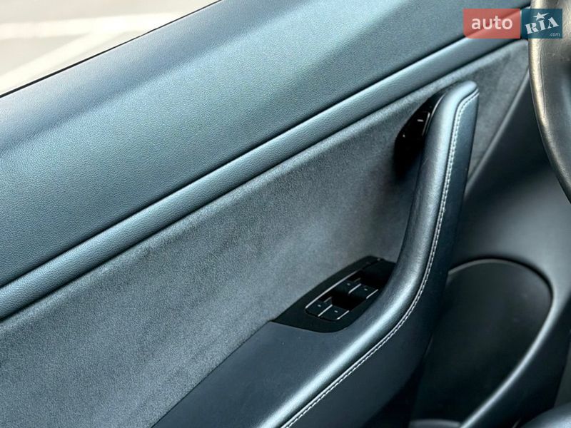 Седан Tesla Model 3 2018 в Киеве