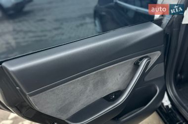 Седан Tesla Model 3 2020 в Бучаче