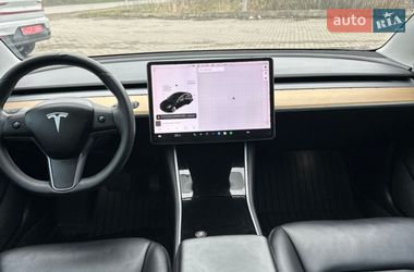 Седан Tesla Model 3 2020 в Бучаче