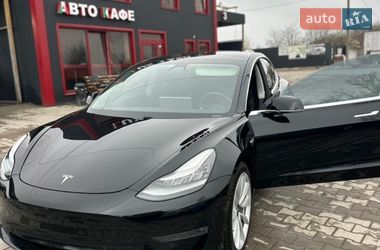 Седан Tesla Model 3 2020 в Бучачі