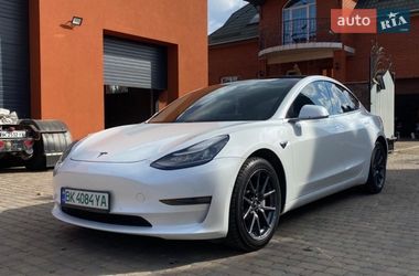 Седан Tesla Model 3 2019 в Ровно