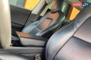 Седан Tesla Model 3 2019 в Ровно