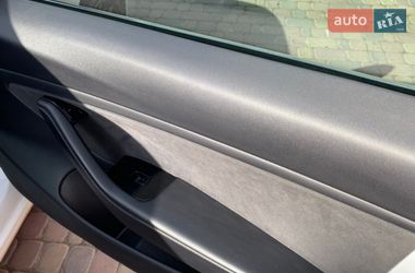 Седан Tesla Model 3 2019 в Ровно