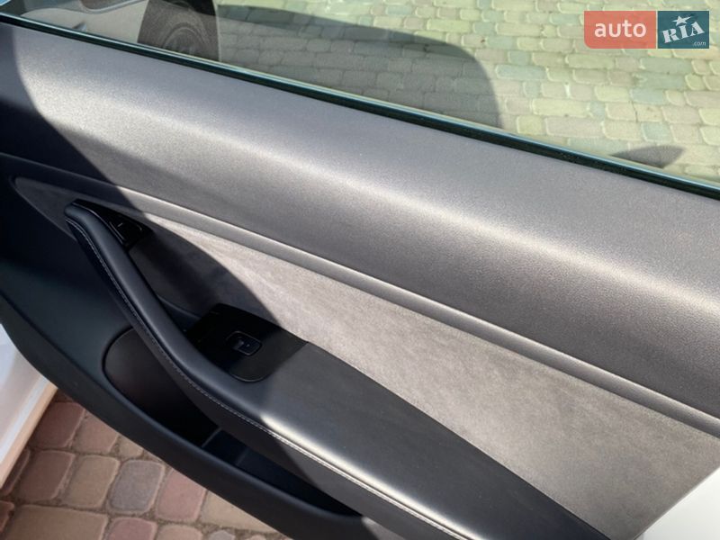 Седан Tesla Model 3 2019 в Рівному