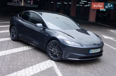 Седан Tesla Model 3 2024 в Києві