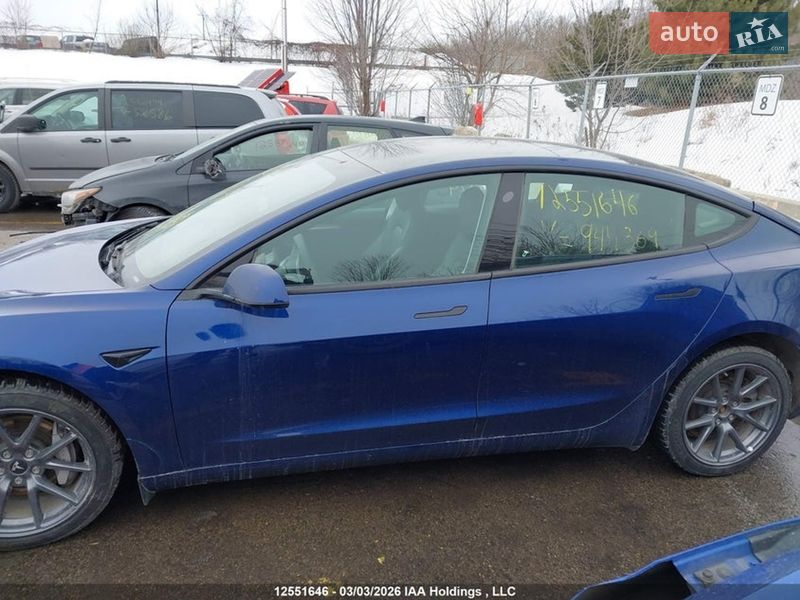 Седан Tesla Model 3 2023 в Киеве