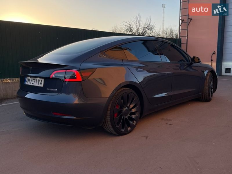 Седан Tesla Model 3 2021 в Коростені