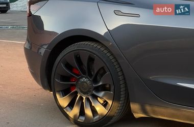 Седан Tesla Model 3 2021 в Коростене