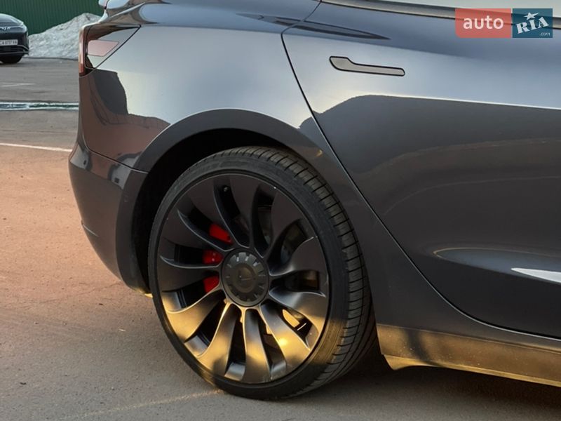 Седан Tesla Model 3 2021 в Коростені