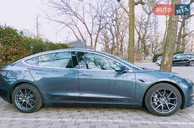 Седан Tesla Model 3 2019 в Киеве
