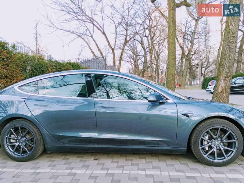 Седан Tesla Model 3 2019 в Киеве