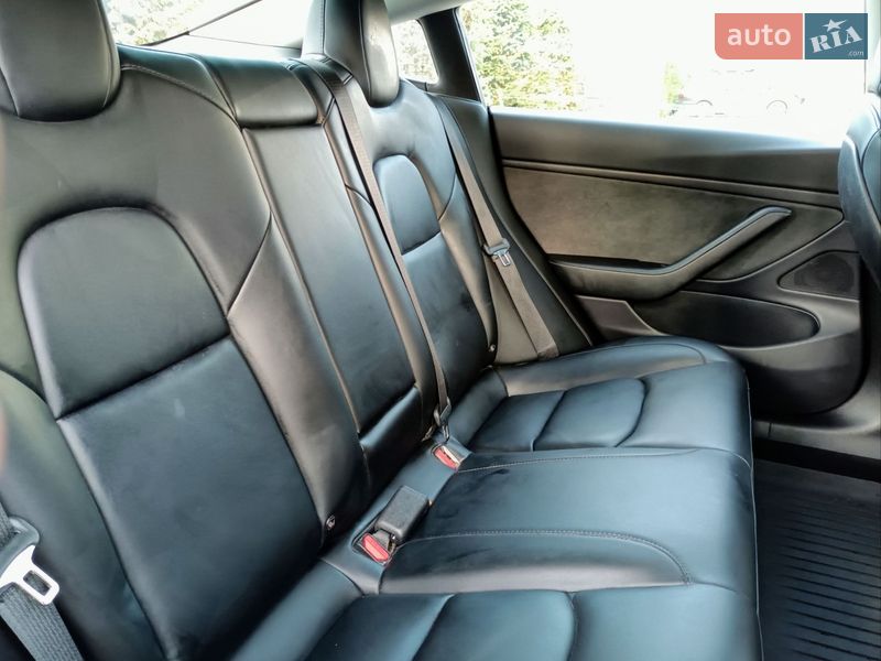 Седан Tesla Model 3 2019 в Киеве