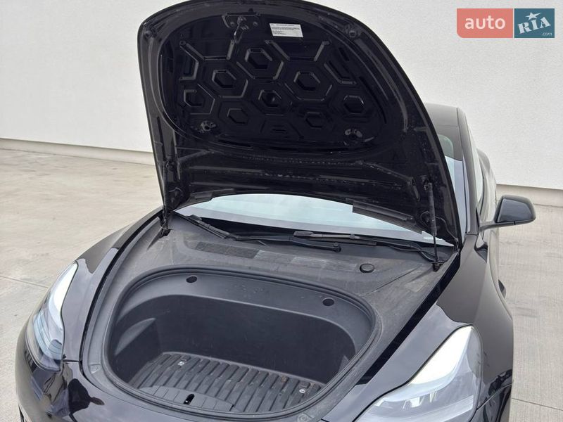 Седан Tesla Model 3 2022 в Ківерцях