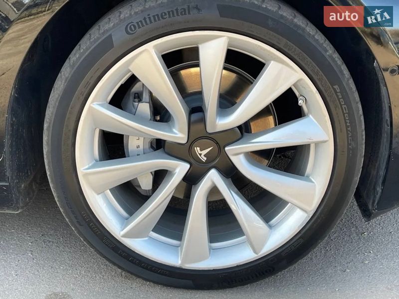 Седан Tesla Model 3 2019 в Киеве