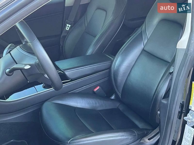 Седан Tesla Model 3 2019 в Киеве