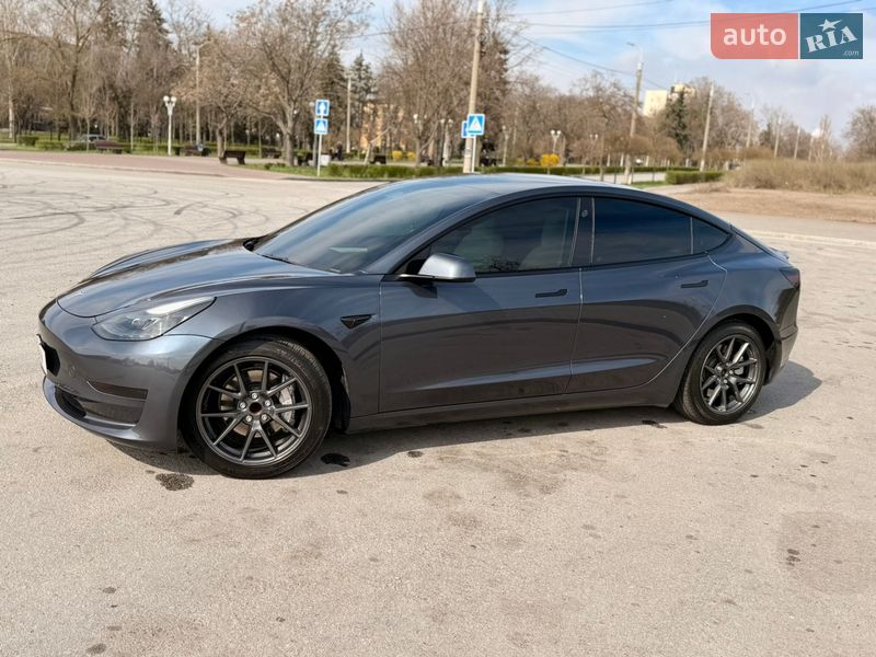 Седан Tesla Model 3 2022 в Запорожье