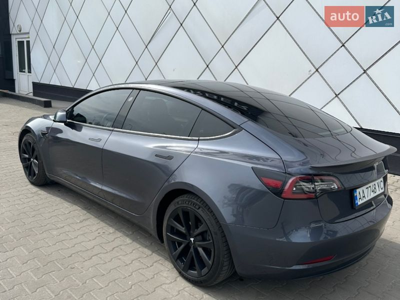 Седан Tesla Model 3 2022 в Києві