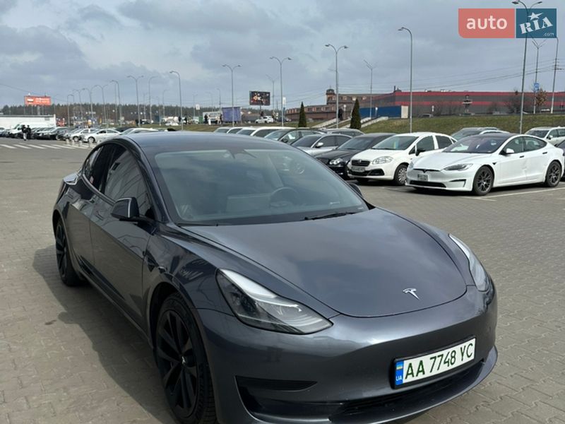 Седан Tesla Model 3 2022 в Києві