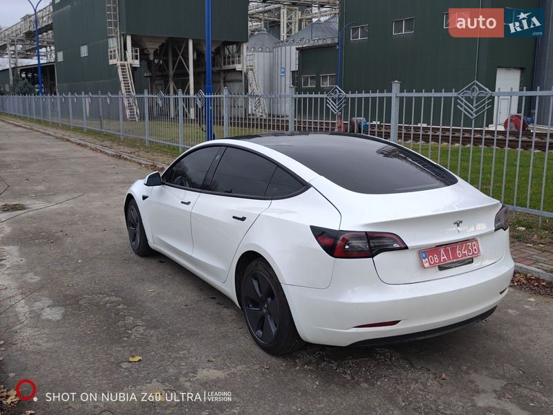 Седан Tesla Model 3 2023 в Кременчуці
