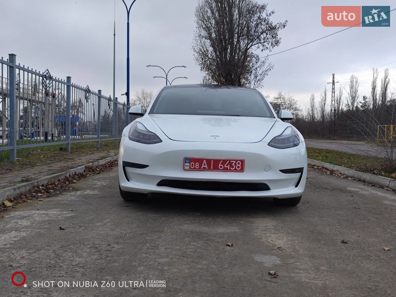 Седан Tesla Model 3 2023 в Кременчуці