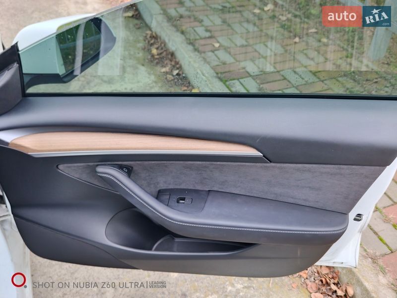 Седан Tesla Model 3 2023 в Кременчуці