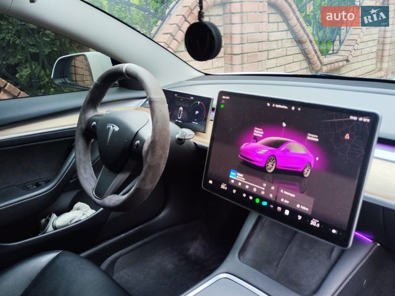 Седан Tesla Model 3 2023 в Чернівцях