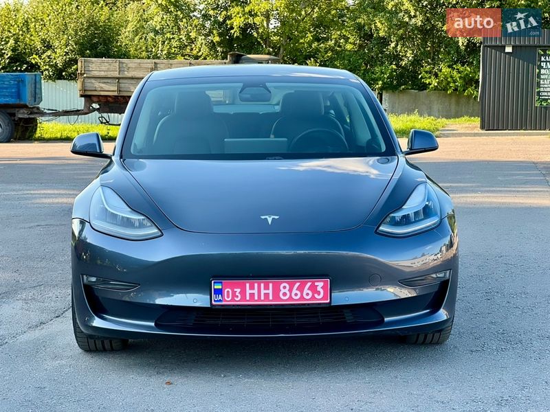 Седан Tesla Model 3 2020 в Рівному