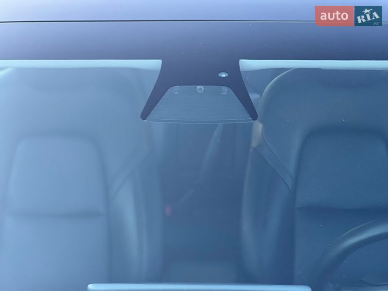 Седан Tesla Model 3 2020 в Рівному