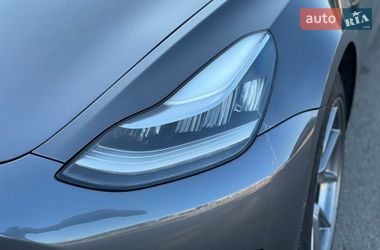 Седан Tesla Model 3 2020 в Рівному