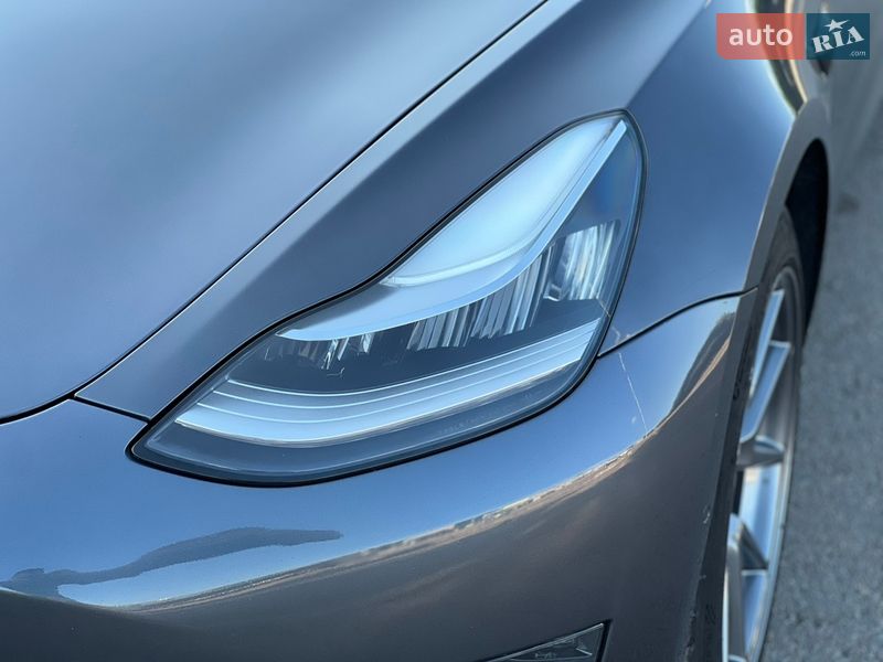 Седан Tesla Model 3 2020 в Рівному