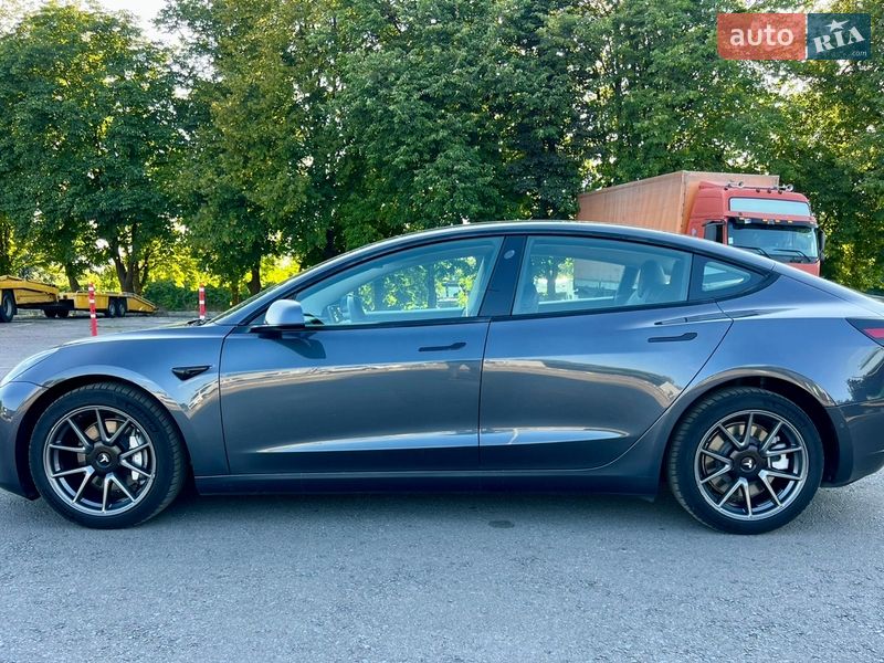 Седан Tesla Model 3 2020 в Рівному