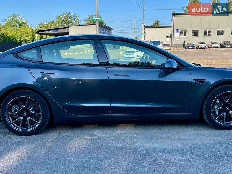 Седан Tesla Model 3 2020 в Рівному