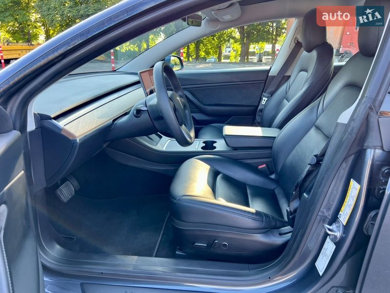 Седан Tesla Model 3 2020 в Рівному