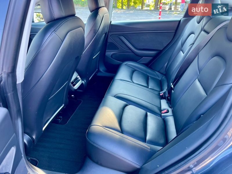 Седан Tesla Model 3 2020 в Рівному