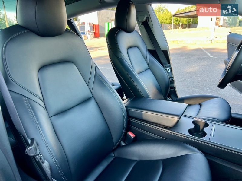 Седан Tesla Model 3 2020 в Рівному