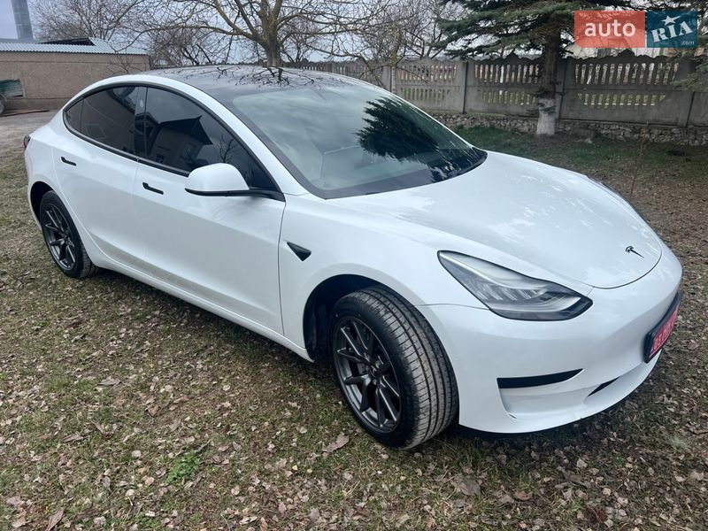 Седан Tesla Model 3 2020 в Збаражі