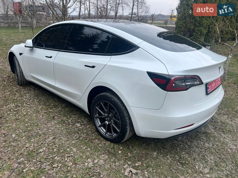 Седан Tesla Model 3 2020 в Збаражі