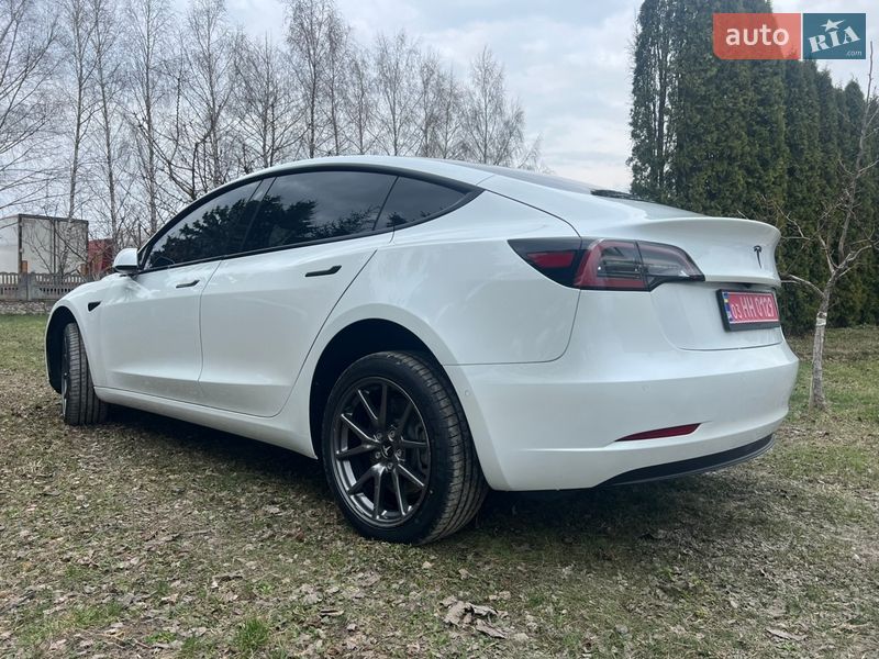 Седан Tesla Model 3 2020 в Збаражі