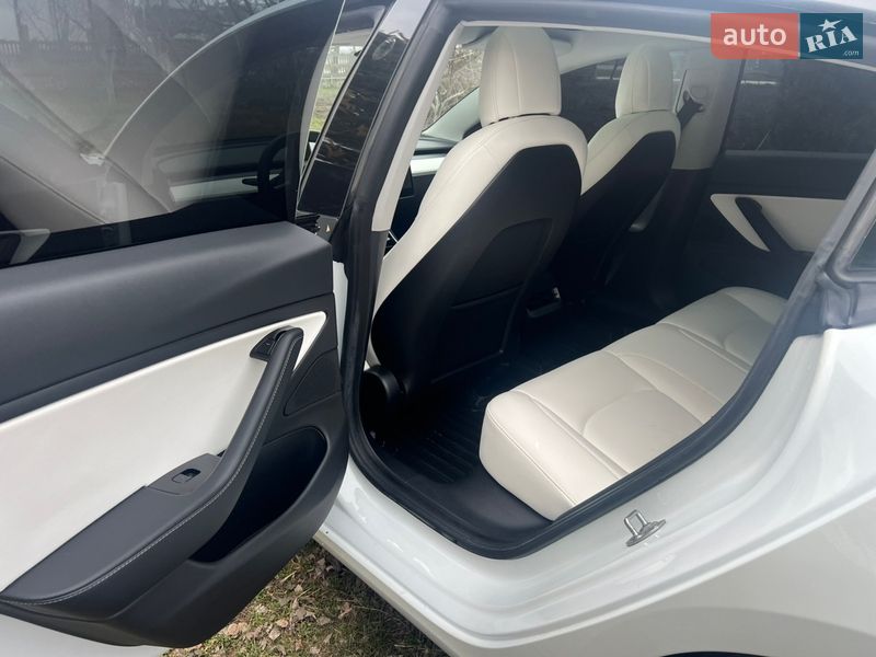 Седан Tesla Model 3 2020 в Збаражі