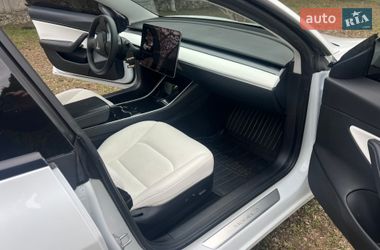 Седан Tesla Model 3 2020 в Збаражі