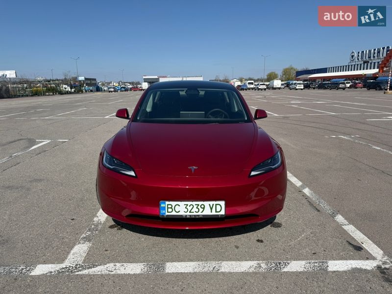 Седан Tesla Model 3 2025 в Львове