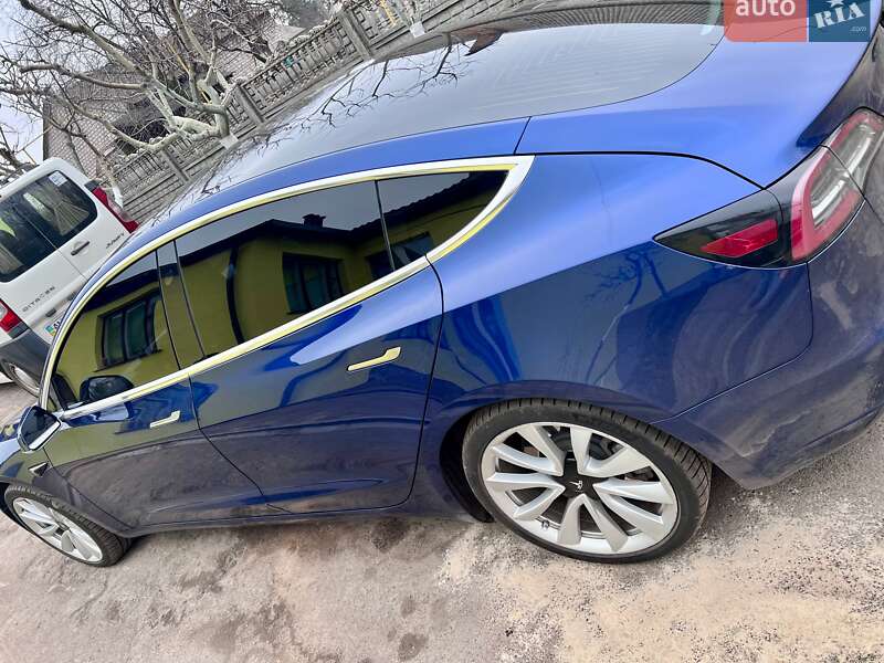 Седан Tesla Model 3 2020 в Киеве