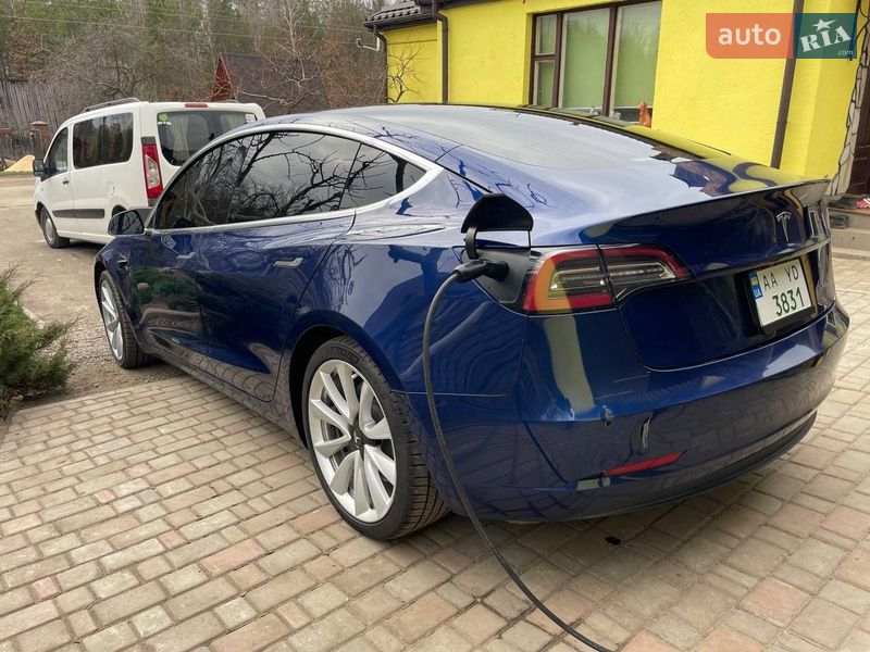 Седан Tesla Model 3 2020 в Киеве