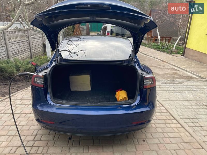 Седан Tesla Model 3 2020 в Киеве