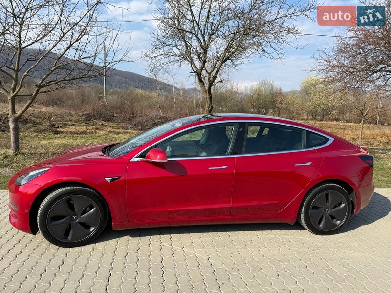 Tesla Model 3 2020