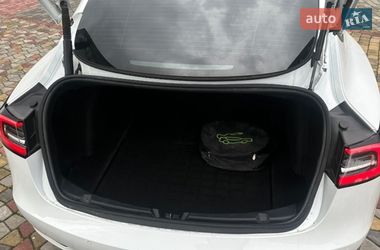 Седан Tesla Model 3 2021 в Львові