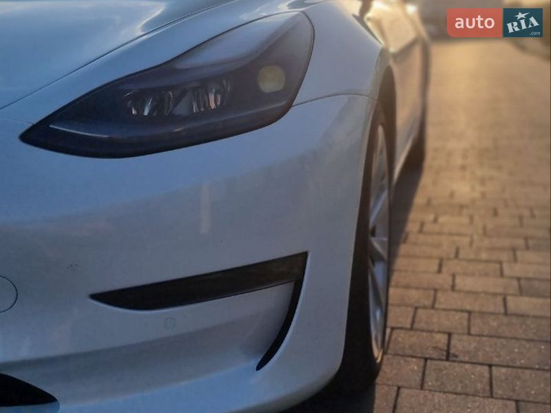 Седан Tesla Model 3 2021 в Хмельницком