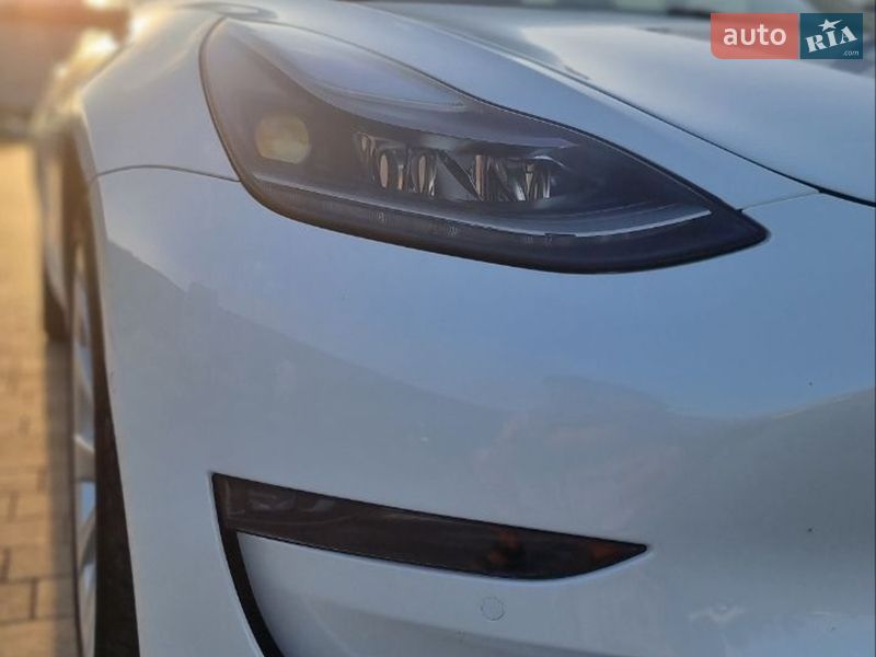 Седан Tesla Model 3 2021 в Хмельницком