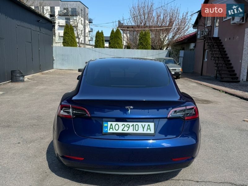 Седан Tesla Model 3 2023 в Тячеві