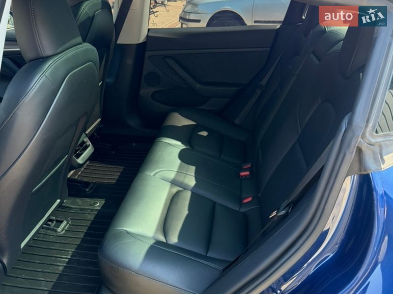 Седан Tesla Model 3 2023 в Тячеві